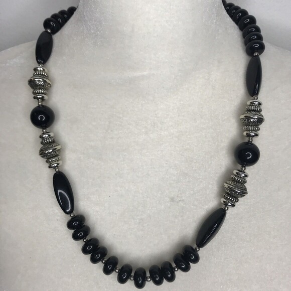 Womens Vintage Black Silvertone Beaded Necklace Casual lightweight - Picture 2 of 10
